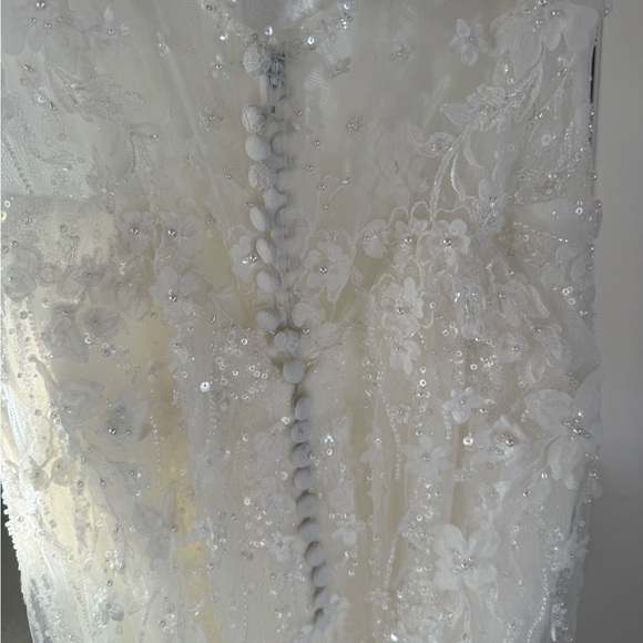 Martina Liana 510 designer Women's Wedding Dress Size 8 (USA 6) with veil - Picture 15 of 16